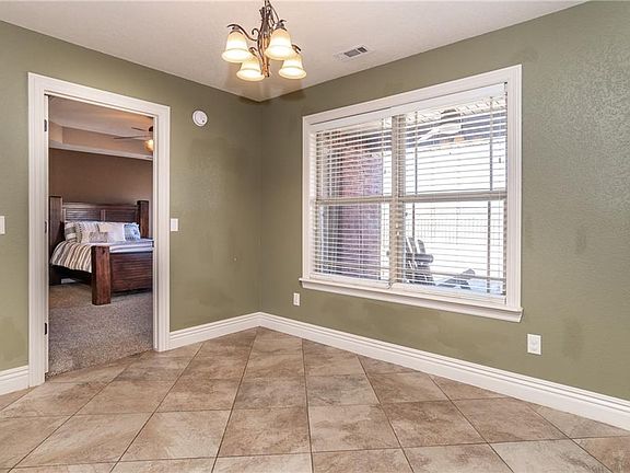 4th image of 3703 NE Oaktrace Ave