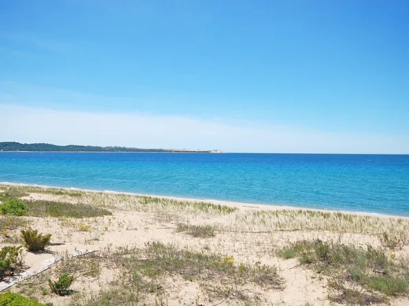 3 S Beach Walk, Glen Arbor, MI 49636