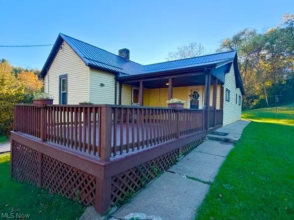 56347 1st St, Bellaire, OH 43906