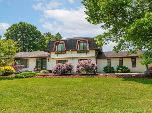 2864 Pine Lake Rd, Uniontown, OH 44685