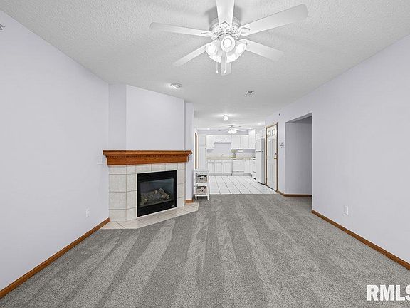 4th image of 3071 Holiday Ct #1