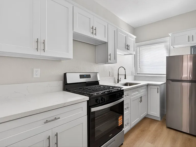 915 Cherry Ave — Photo 26