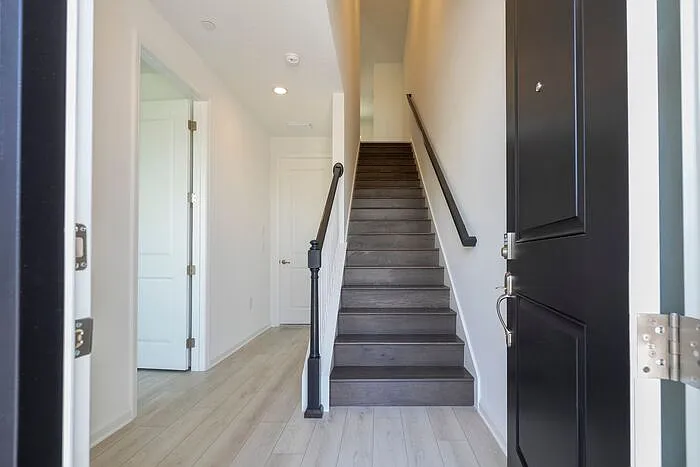 3 bed, 3.5 bath, 2037 sqft, $2,995 — Photo 3