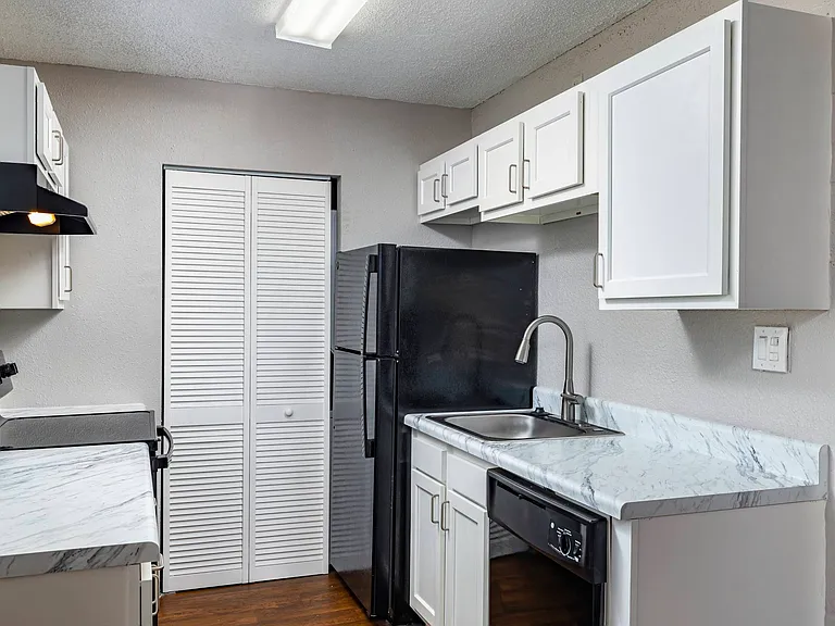 Meridian Luxury Condominiums — Photo 66
