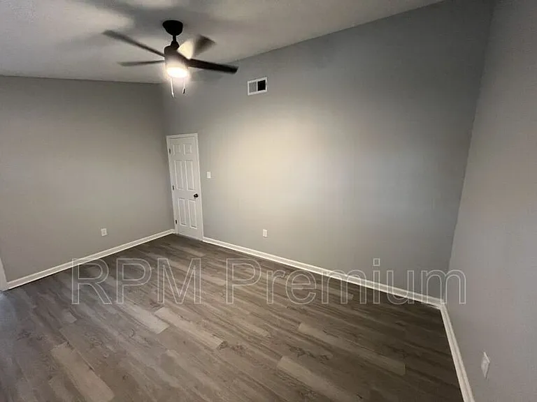 8803 Orleans Dr — Photo 19