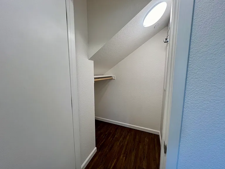 Esposti Park Apartments — Photo 34