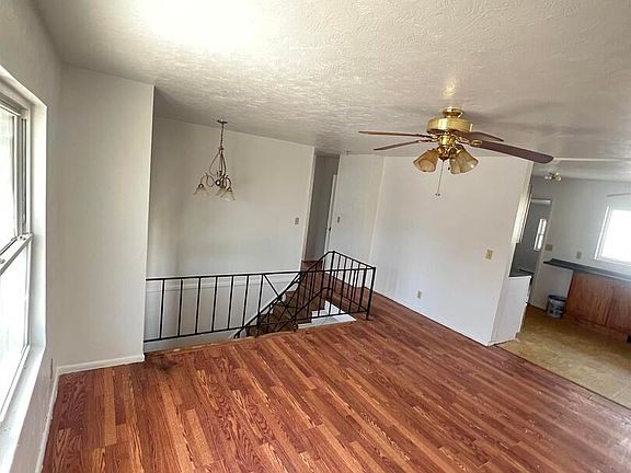 3rd image of 320 S Birchlane Dr