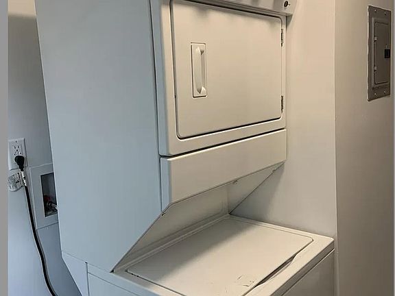 2nd image of 528 Golden Ave APT 3
