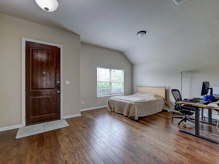 4140 Van Ness Ave — Photo 5
