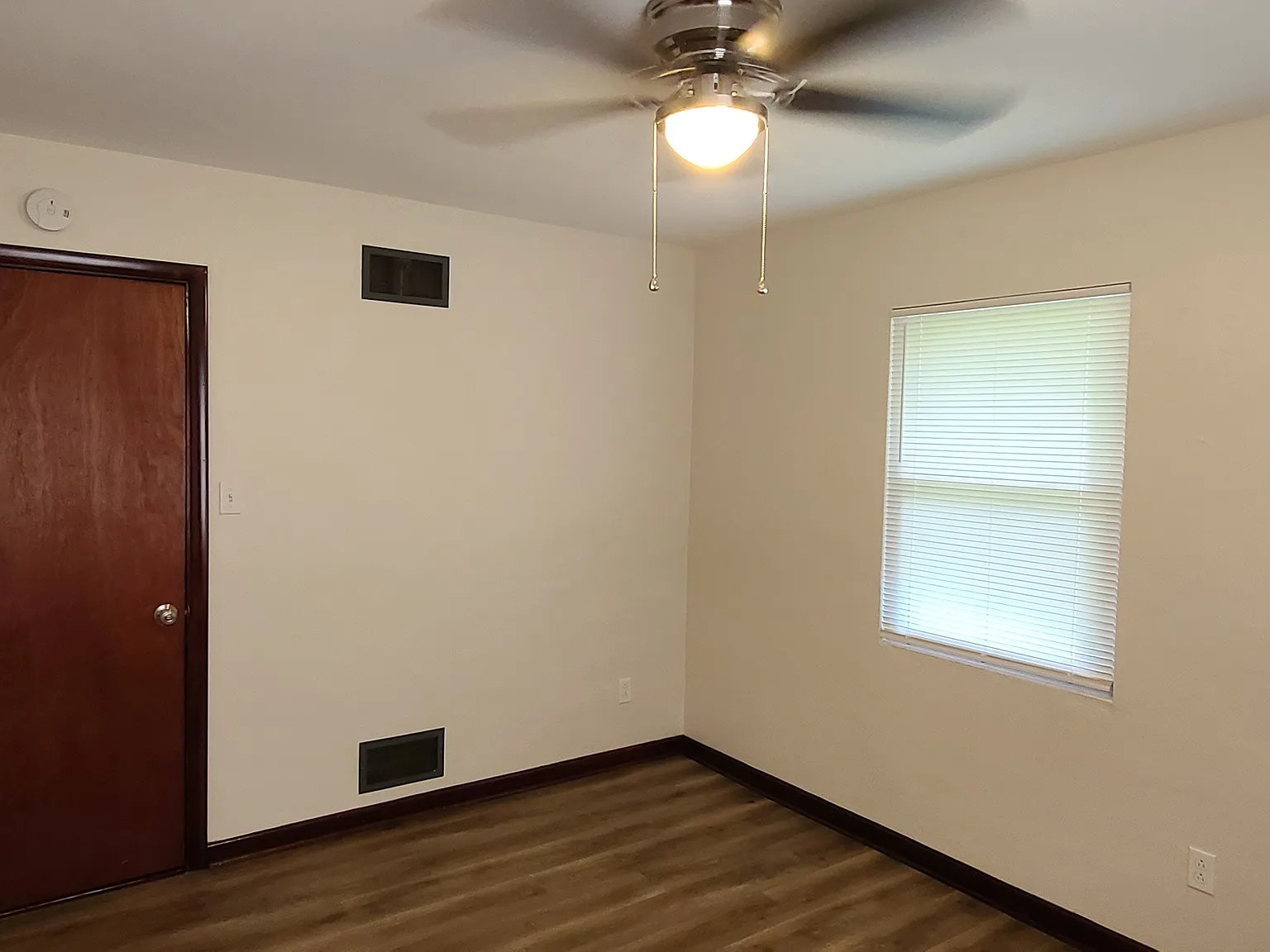 2 bed, 880 sqft, $1,600 — Photo 4
