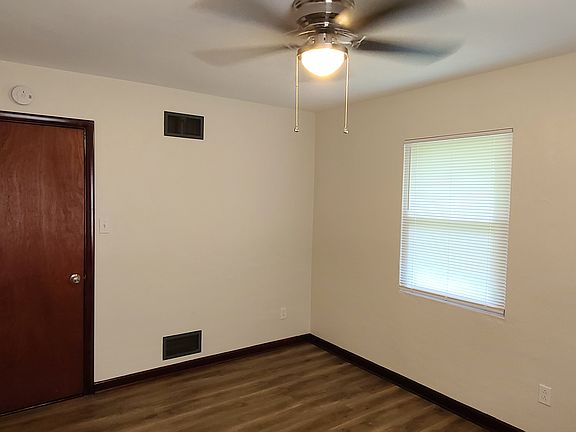4th image of 303 Woodview Ave