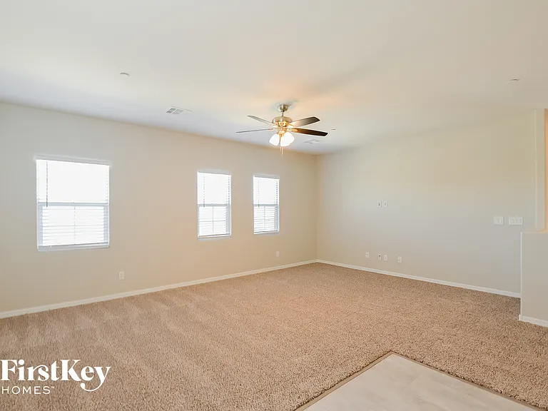 838 N Water St — Photo 5