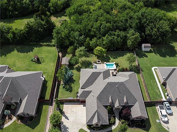 3rd image of 6609 Whispering Grove Dr