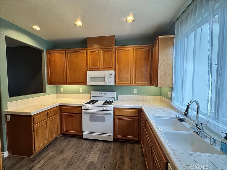 74 Seacountry Ln — Photo 4