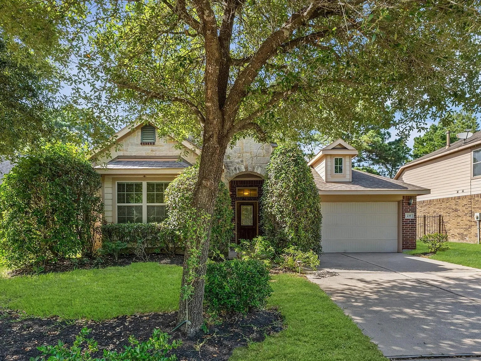 3 bed, 2.0 bath, 2119 sqft, $2,750 — Photo 1