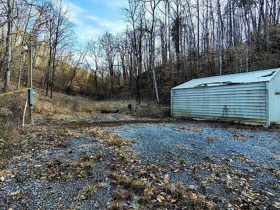 2nd image of 907 Sharp Rd