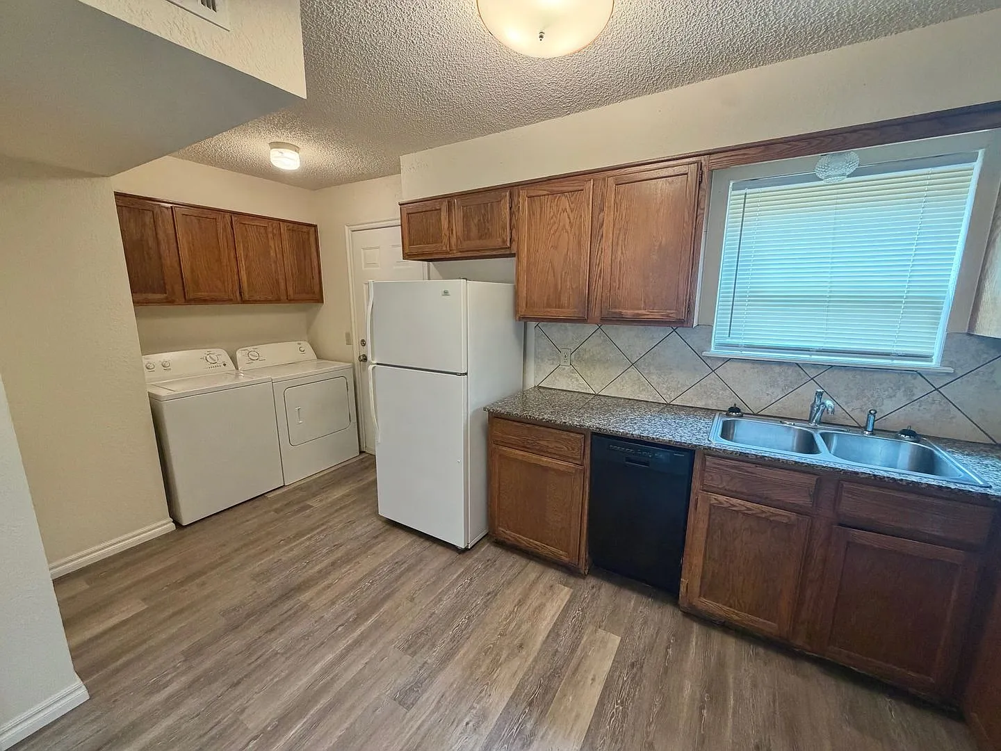 Town Houses — Photo 4