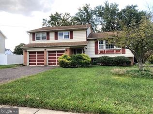 6 Cobblestone Rd, Cherry Hill, NJ 08003