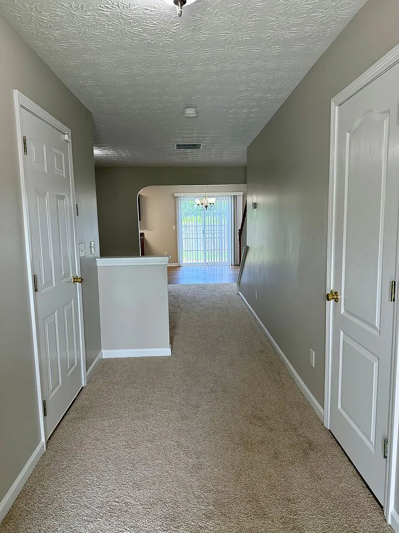 Remodeled 3 bedroom townhouse in Jonesboro — Photo 2