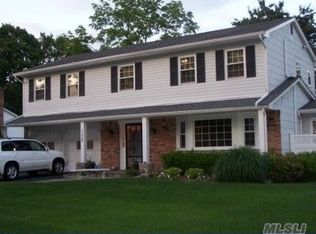 175 Wedgewood Dr, Hauppauge, NY 11788