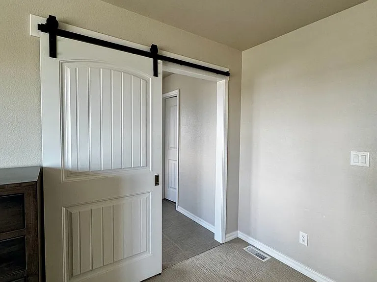 4553 Hanging Lake Cir — Photo 44