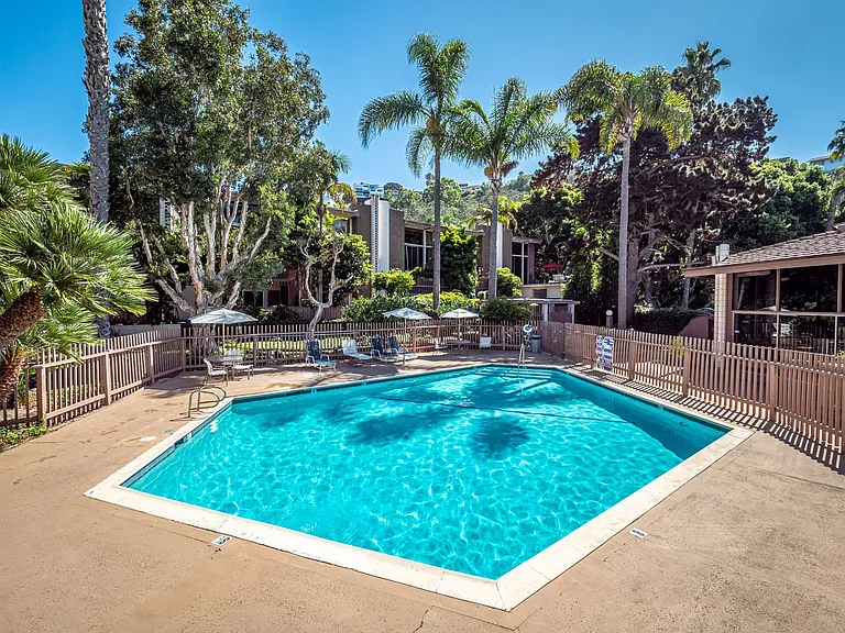 2600 Torrey Pines Rd #A12 — Photo 32