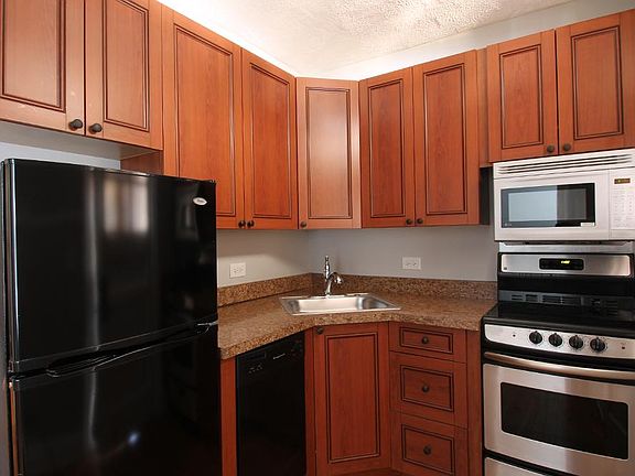 4th image of 417 Thatcher Ave APT 1D
