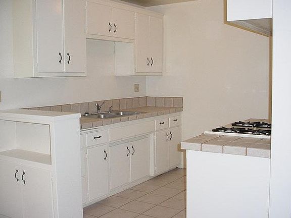 3rd image of 689 Wedgewood Ave APT C