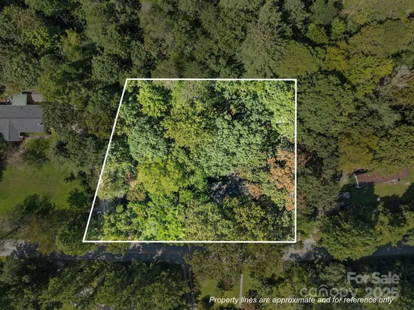 95 McMinn Rd, Hendersonville, NC 28792