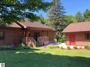 4823 Valley View Rd, Bellaire, MI 49615