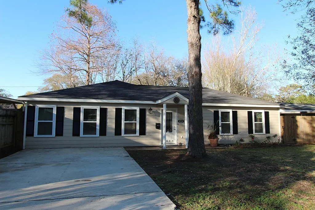 3 bed, 1.5 bath, 1760 sqft, $2,250 — Photo 1