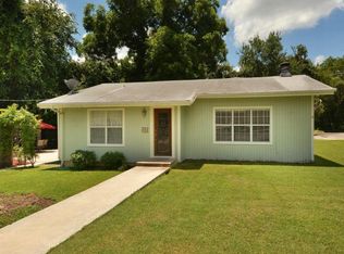 300 Vine St, Luling, TX 78648