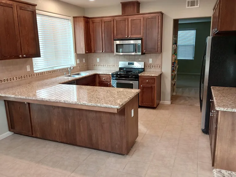 401 Toyon Ln — Photo 4