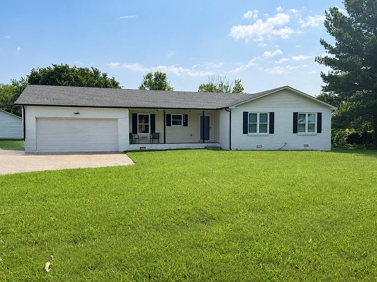 702 Hugh Hunter Rd — Photo 1
