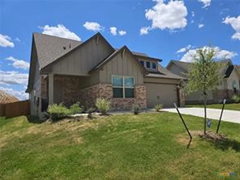 2349 Bee Creek Dr — Photo 3
