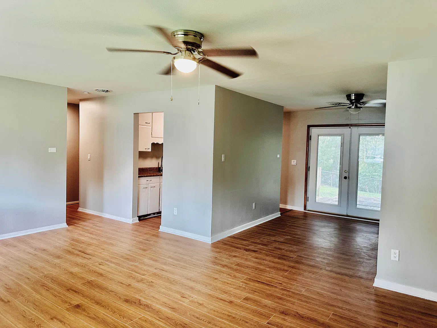 2 bed, 986 sqft, $900 — Photo 4