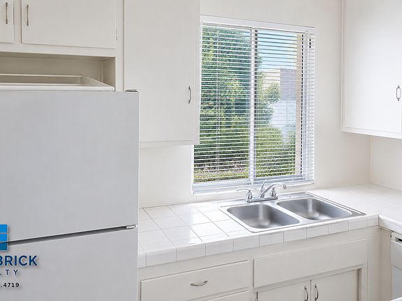 2nd image of 6929 Whitsett Ave #5