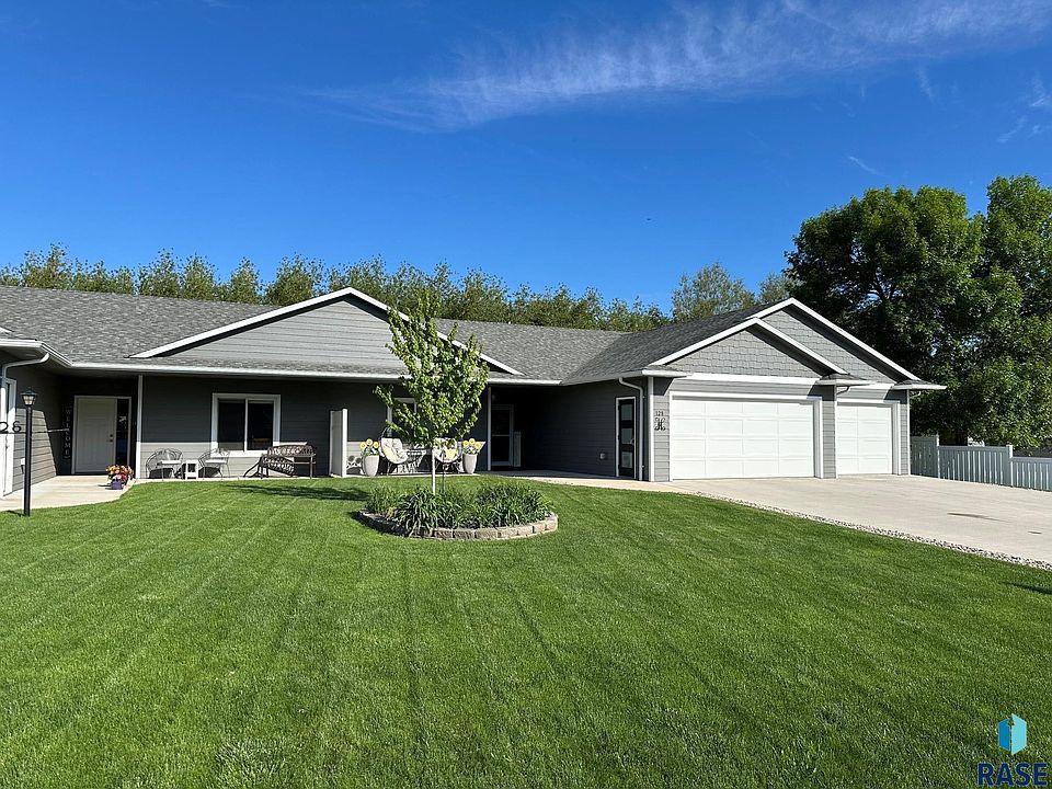 1st image of 128 Silver Creek Dr