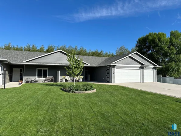 128 Silver Creek Dr, Wentworth, SD 57075