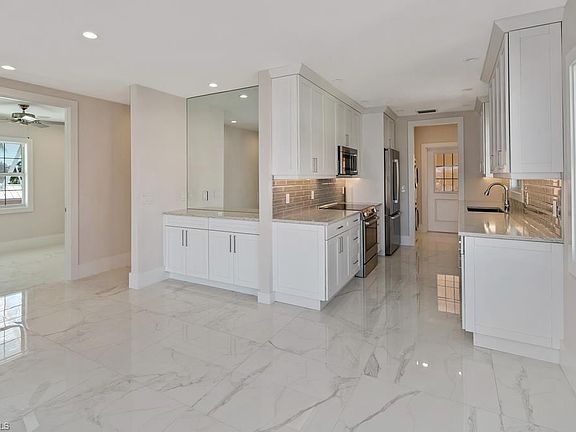 5th image of 3070 Gulf Shore Blvd N