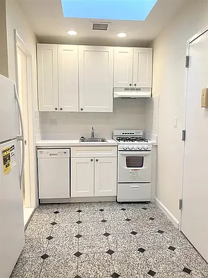 Rented by CitySites Real Estate Group | media 4