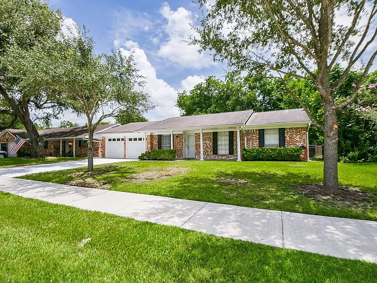 2303 Willow Blvd — Photo 1