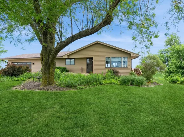 1246 N 75th Ave W, Newton, IA 50208