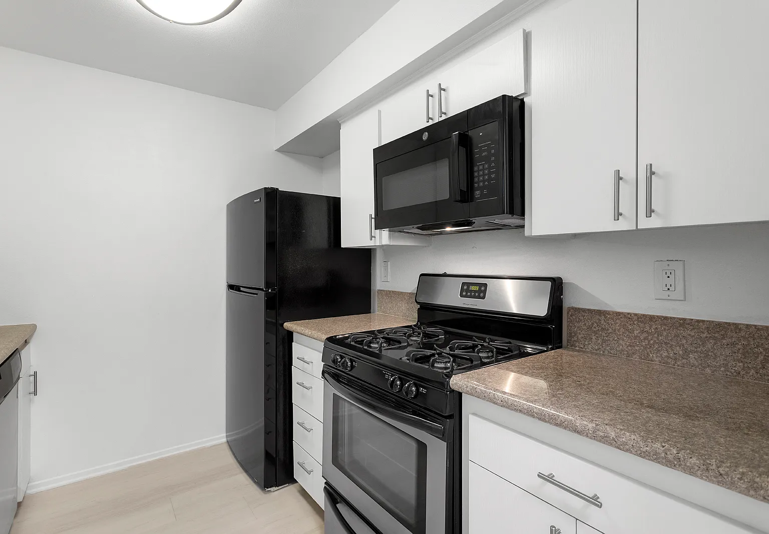 1222 Amherst Ave — Photo 2