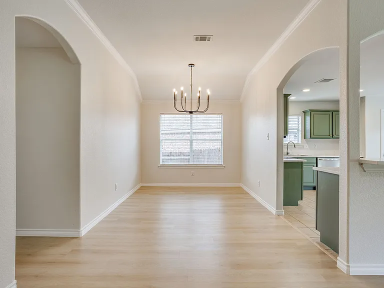 213 Carriage Dr — Photo 18