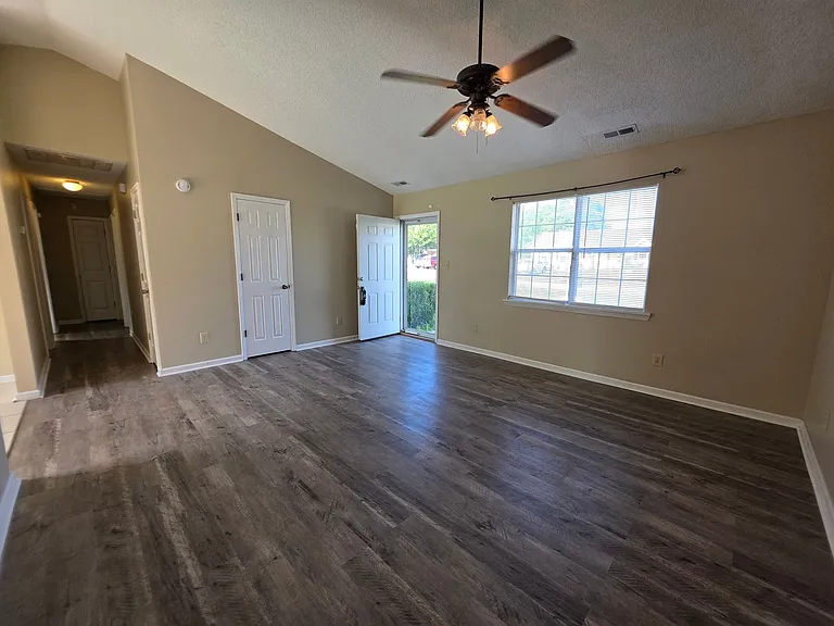 206 S Ginger Dr — Photo 3
