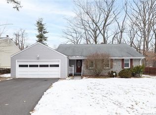 383 Ridgewood Rd, West Hartford, CT 06107