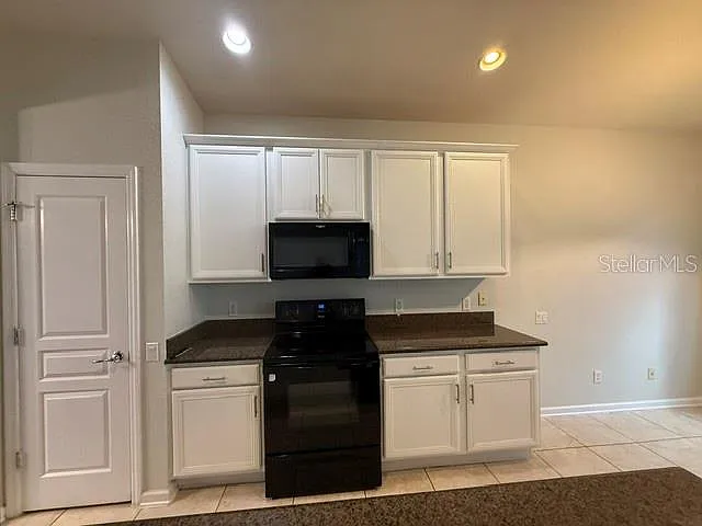 7622 Colbury Ave — Photo 8