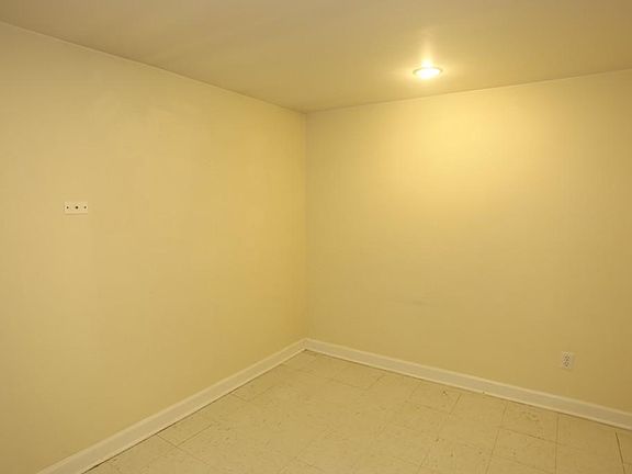 2nd image of 1665 W Winona St #1G