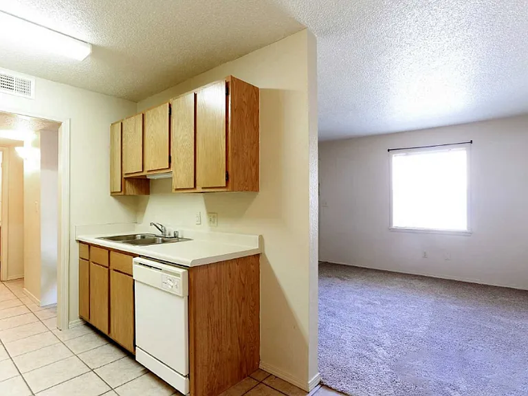 South Creekside Apartments — Photo 12